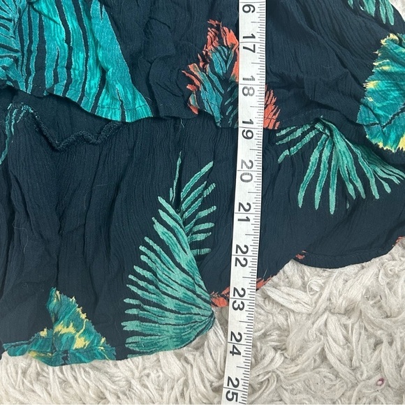 Patrons of Peace Tropical Print Crinkle Sleeveless Top - Picture 12 of 12